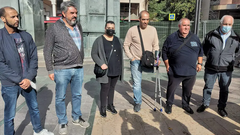Representates de CGT Ceuta junto al secretario general del sindicato, Miguel Montenegro, segundo por la izquierda
