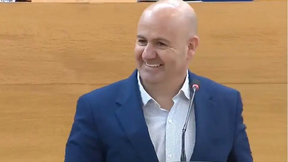 Juan Guti&eacute;rrez, durante el transcurso de una sesi&oacute;n plenaria