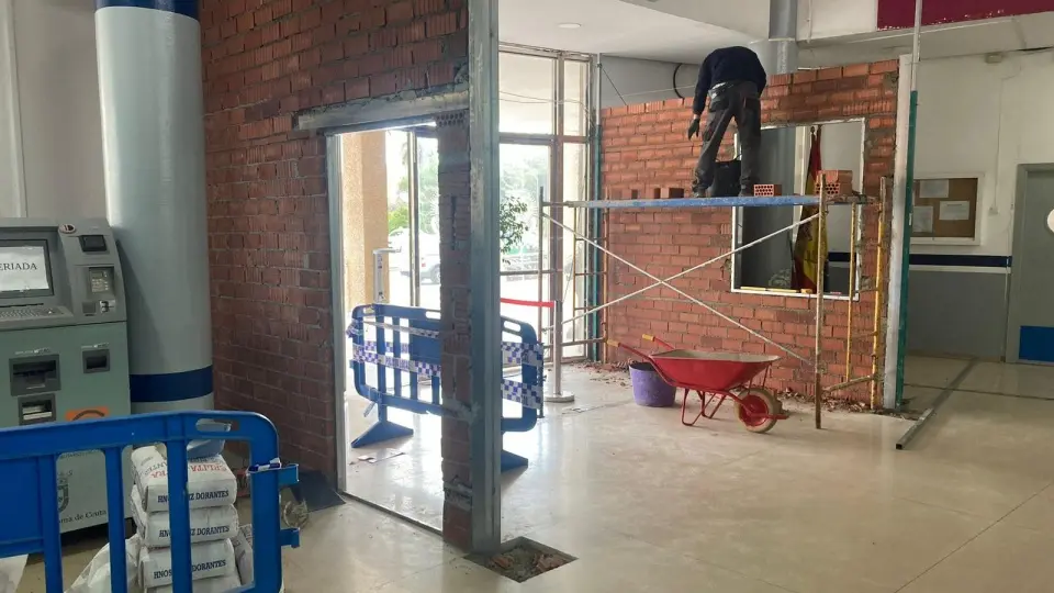 Interior del edificio polifuncional de la Polic&iacute;a local