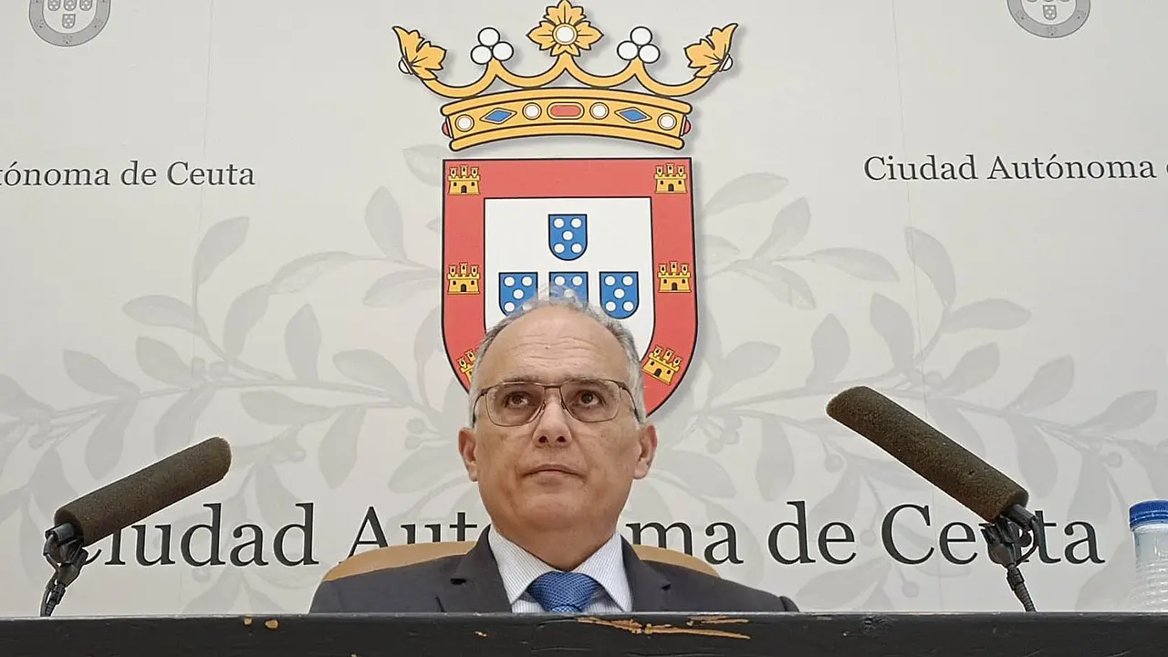 Alberto Gait&aacute;n, en la sala de prensa del Palacio Auton&oacute;mico