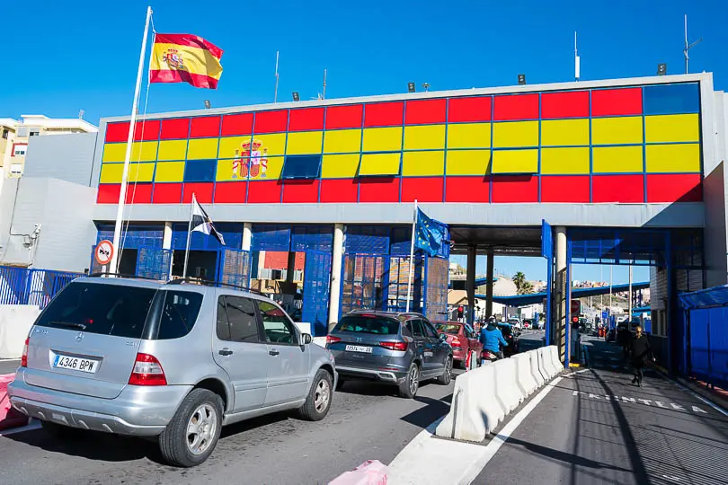 El primer cami&oacute;n de mercanc&iacute;as que cruza por la Aduana Comercal de Ceuta