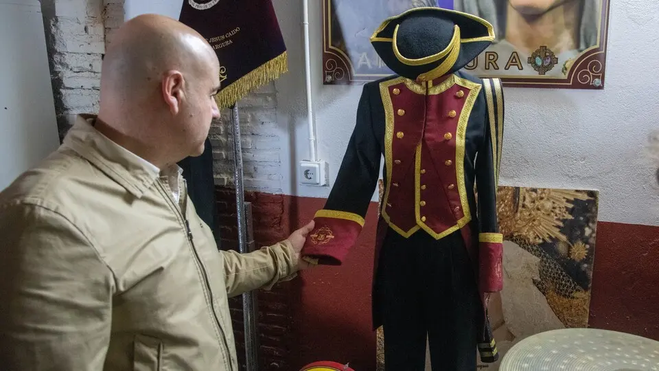 Juan Guti&eacute;rrez, durante una visita al local de ensayo de la banda de m&uacute;sica de La Amargura