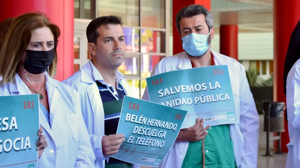 M&eacute;dicos concentraci&oacute;n huelga hospital INGESA