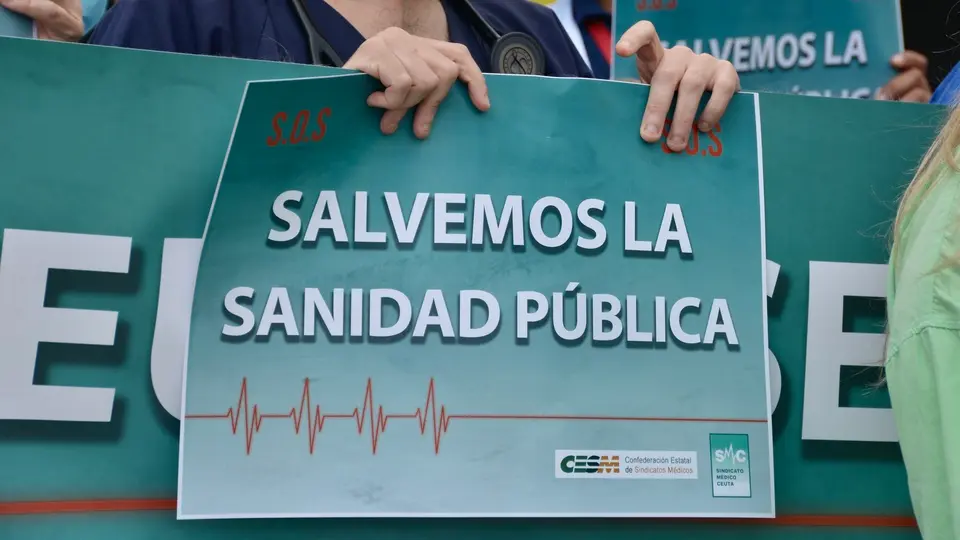 Concentraci&oacute;n m&eacute;dicos huelga hospital urgencias ingesa