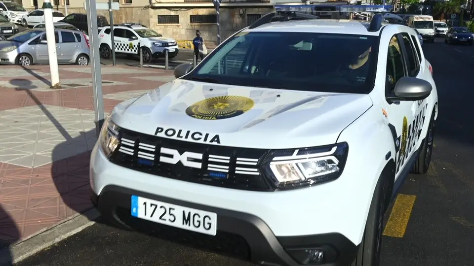 Nuevo coche patrulla de la Polic&iacute;a local / Gobernaci&oacute;n