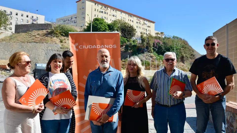 Javier Varga Pecharrom&aacute;n y parte de su comitiva, durante una visita a Juan XXIII / Alejandro Castillo