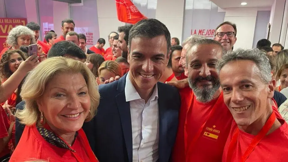 Blanca G&oacute;mez, Adil Mohamed y Miguel Se&ntilde;or, junto a Pedro S&aacute;nchez