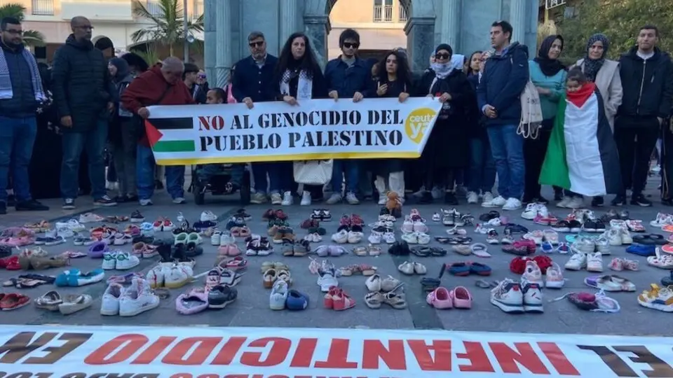 Un momento de la concentraci&oacute;n por Palestina organizada por Ceuta Ya!, en la Plaza de los Reyes. /A.I.