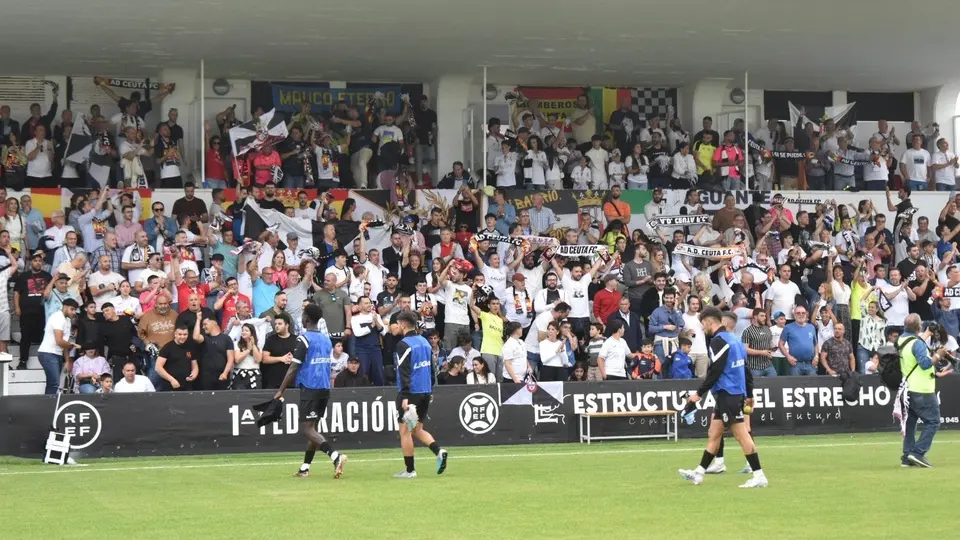 Alfonso Murube AD Ceuta grada palco f&uacute;tbol