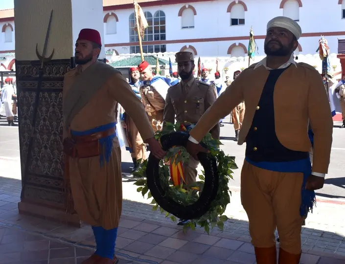La visita de la ministra Margarita Robles y el emotivo homenaje de Regulares al cabo Palacios
