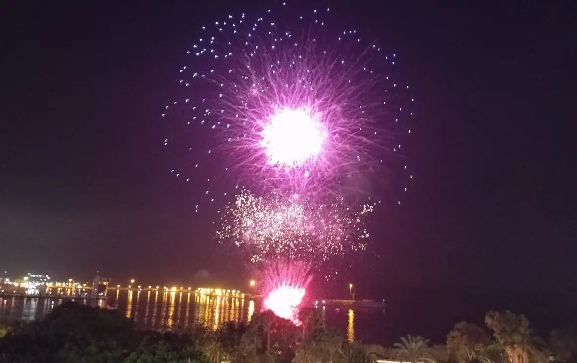  Fuegos artificiales que marcan el fin de la Feria (C.A.) 