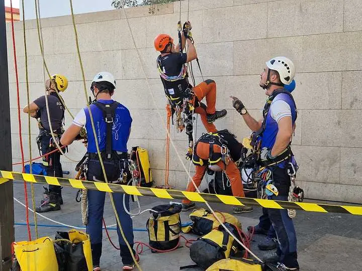 II Jornadas de Rescate Vertical organizadas por los bomberos del SEIS de Ceuta31