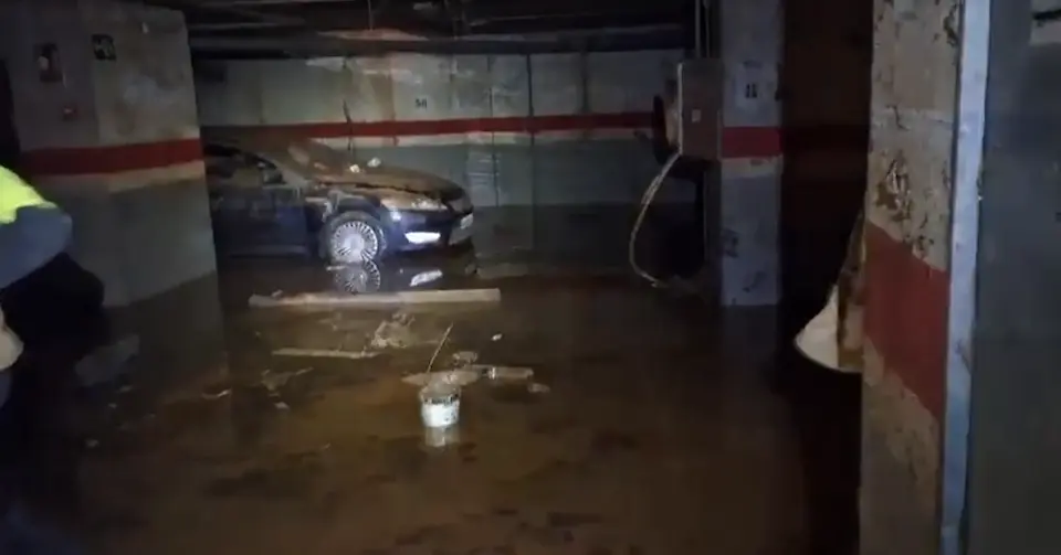 Bomberos de Ceuta trabajan en un pueblo de Valencia afectado por la DANA3