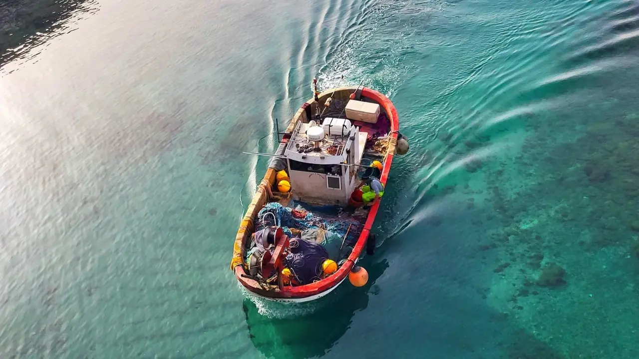  Barco de pesca, foso 