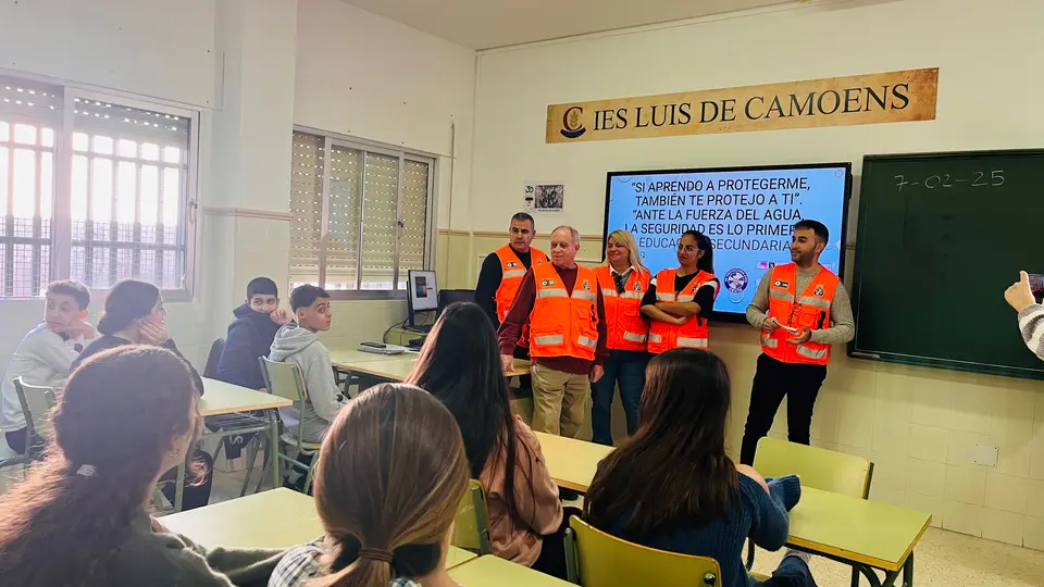 Protección Civil da una charla en el Camoens5