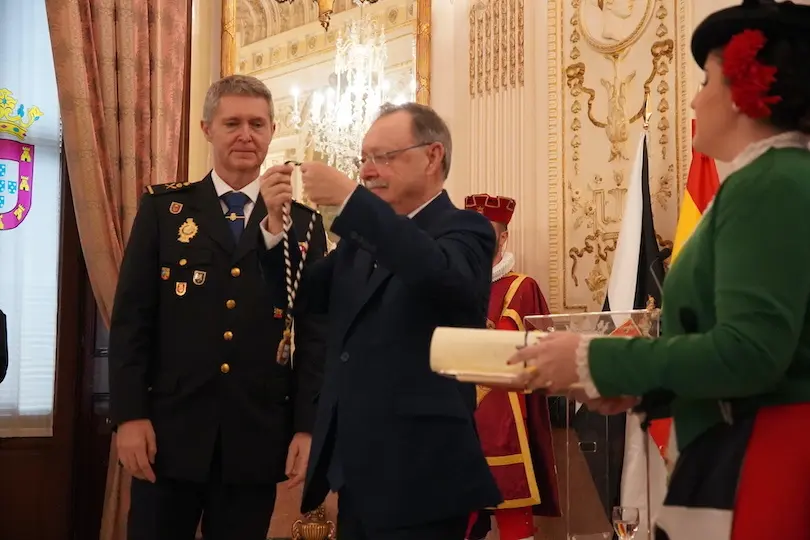 Acto de entrega de la Medalla de Oro de la Ciudad a la Polic&iacute;a Nacional.