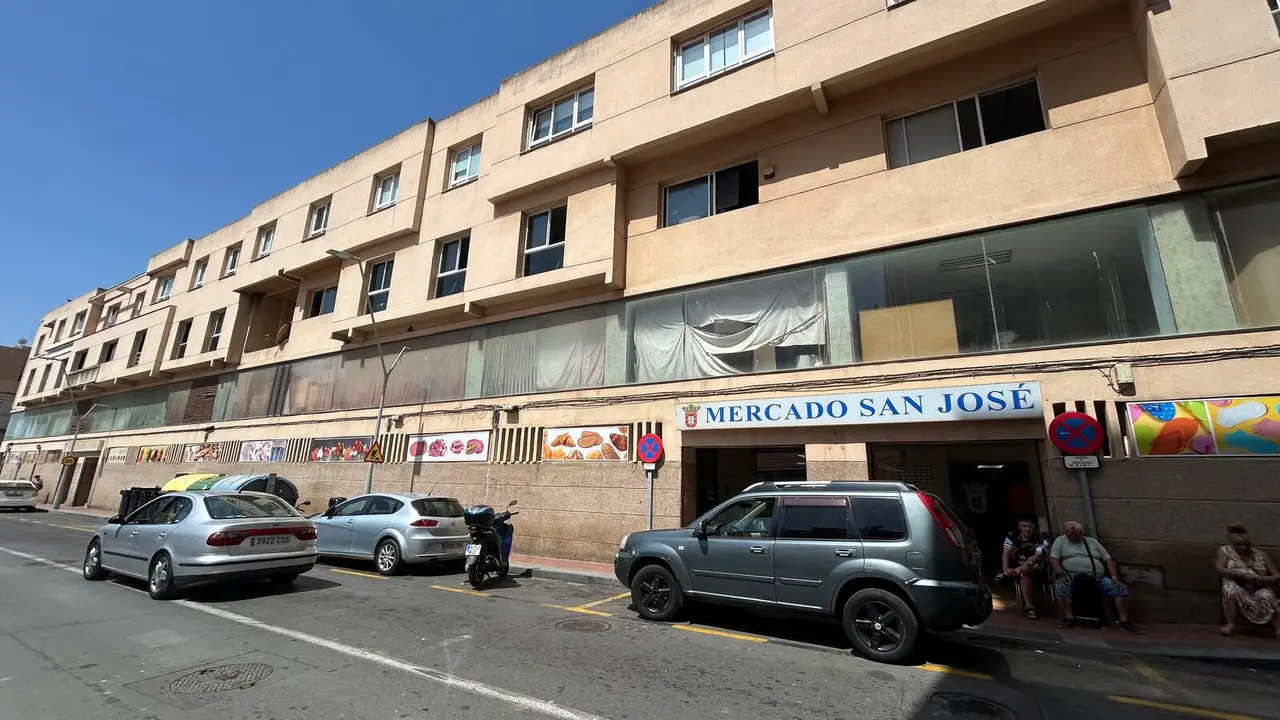  mercado had&uacute; / E.Arteaga 
