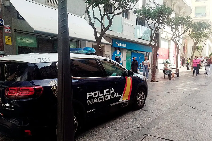 Polic&iacute;a Nacional en el paseo del Revell&iacute;n / Archivo 