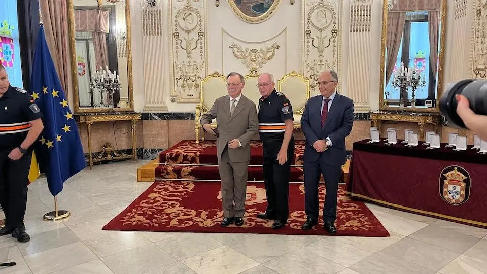 Entrega de condecoraciones a voluntarios de Protección Civil por su actuación en la DANA. 27