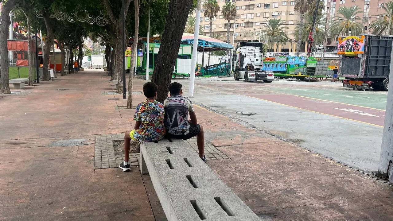 Operación Feriante: Los menores migrantes acechan a los trabajadores mientras desmontan las atracciones y puestos7
