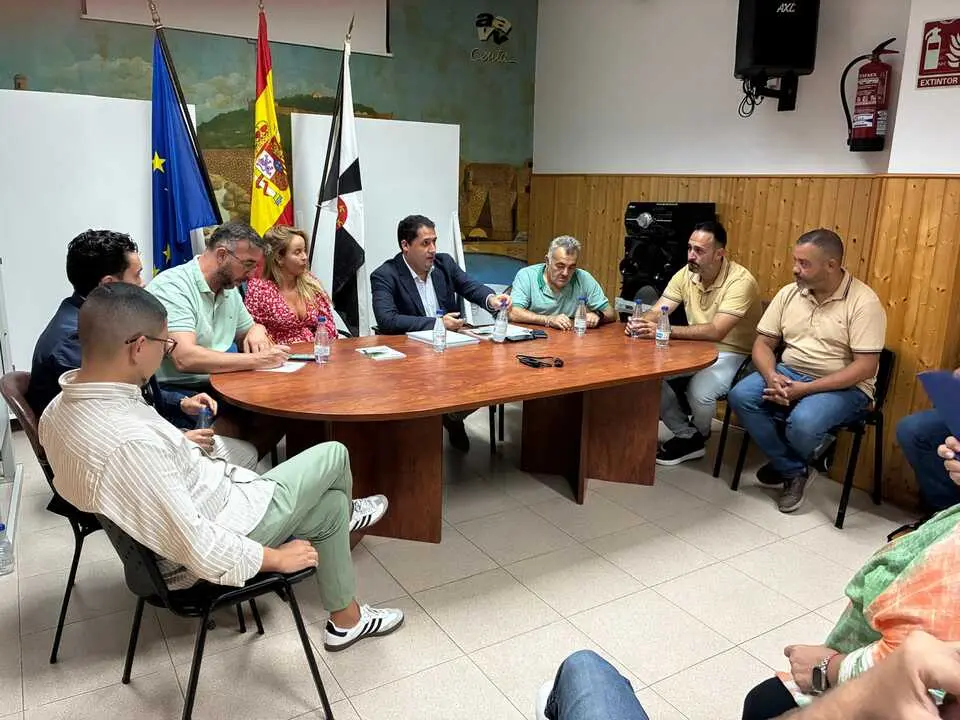 Reuni&oacute;n entre Alejandro Ram&iacute;rez, sus asesores, representantes del Distrito 3 y la FPAV.