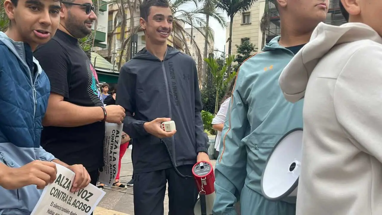 Manifestación del sindicato de estudiantes tras el suicidio de Sandra Peña.15
