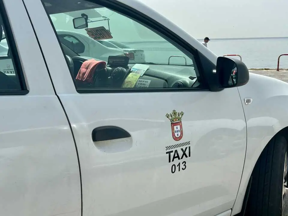  Taxi 