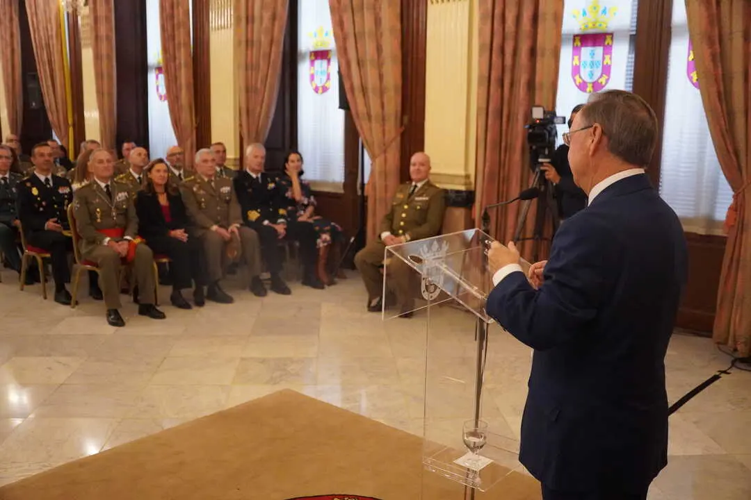 Entrega de la medalla de plata de la Ciudad a Montesa 3.34