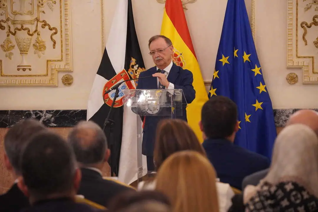 Entrega de la medalla de plata de la Ciudad a Montesa 3.35