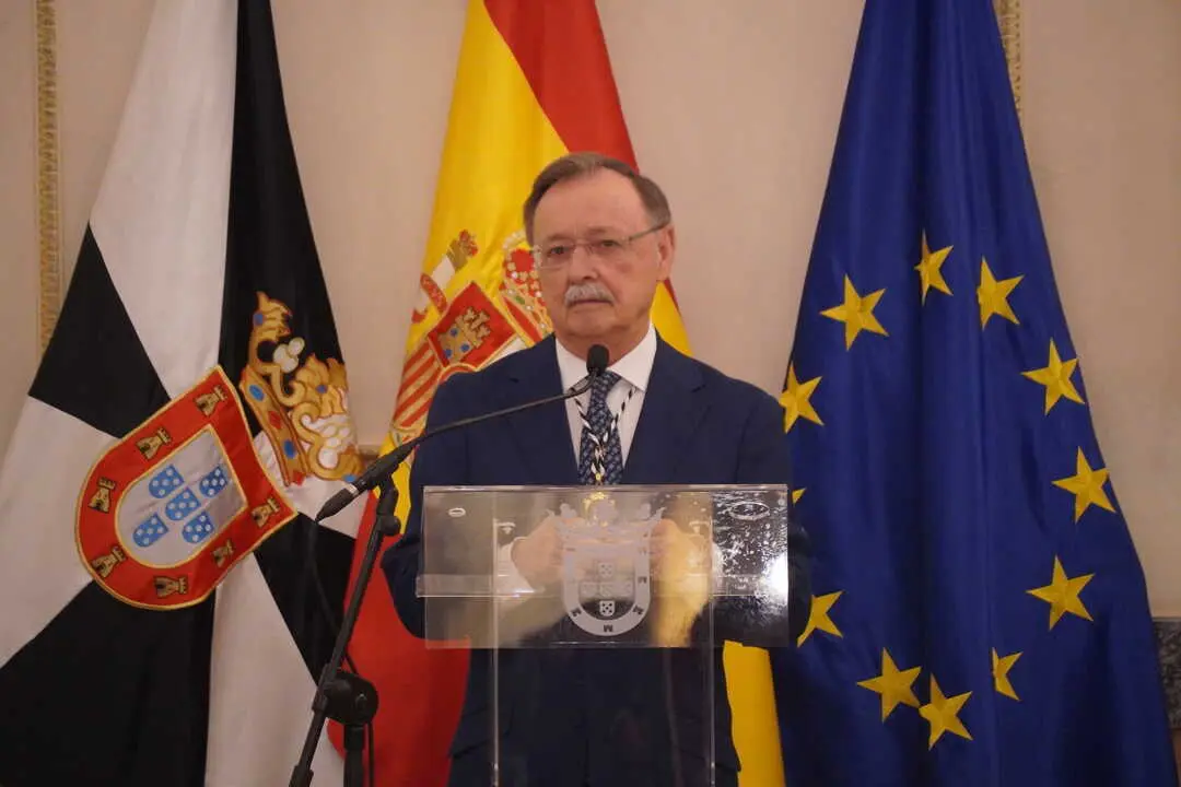 Entrega de la medalla de plata de la Ciudad a Montesa 3.36