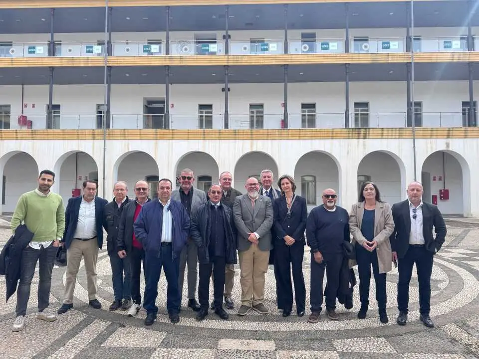 Un momento de la visita de la CECE al Campus de la UGR.