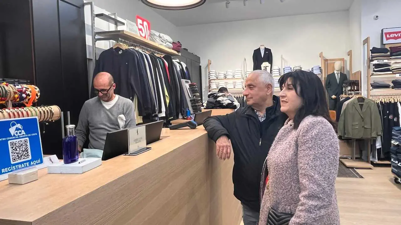 Ramesh Ramchand Khubani y Mar&iacute;a Oseda, ganadores del segundo Rally de Compras de la C&aacute;mara de Comercio (5)