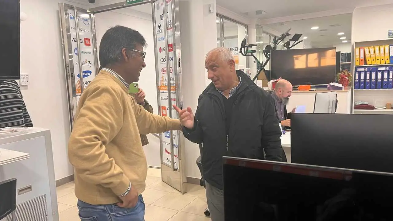 Ramesh Ramchand Khubani y Mar&iacute;a Oseda, ganadores del segundo Rally de Compras de la C&aacute;mara de Comercio (24)