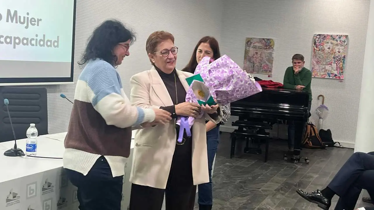 Rosario G&oacute;mez recibe el  premio Mujer Trabajadora con Discapacidad de Plena Inclusi&oacute;n Ceuta (40)