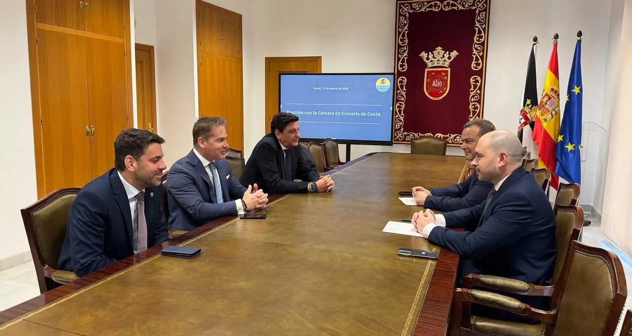 Reuni&oacute;n entre Delegaci&oacute;n y la C&aacute;mara de Comercio