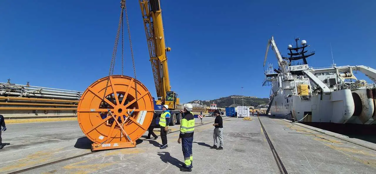 Operativa desarrollada en el Puerto de Ceuta vinculada a la carga de cable de fibra &oacute;ptica (1)