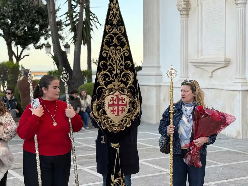 Procesi&oacute;n del Cristo de la Vera Cruz y Nuestra Se&ntilde;ora del Desamparo en la Semana Santa 2026 (4)