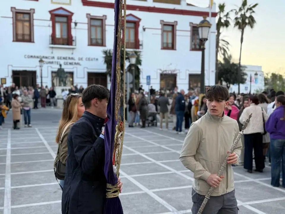 Procesi&oacute;n del Cristo de la Vera Cruz y Nuestra Se&ntilde;ora del Desamparo en la Semana Santa 2026 (11)