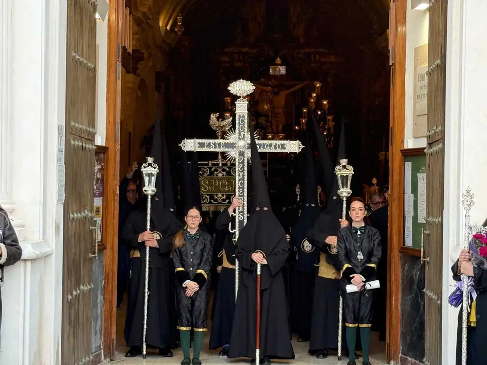 Procesi&oacute;n del Cristo de la Vera Cruz y Nuestra Se&ntilde;ora del Desamparo en la Semana Santa 2026 (21)