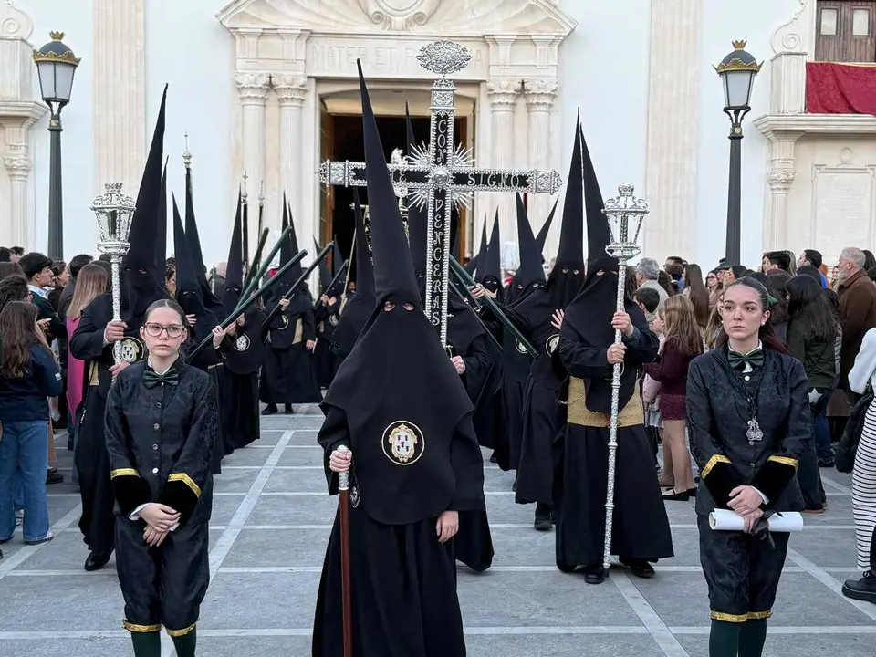 Procesi&oacute;n del Cristo de la Vera Cruz y Nuestra Se&ntilde;ora del Desamparo en la Semana Santa 2026 (23)