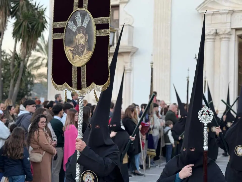 Procesi&oacute;n del Cristo de la Vera Cruz y Nuestra Se&ntilde;ora del Desamparo en la Semana Santa 2026 (30)