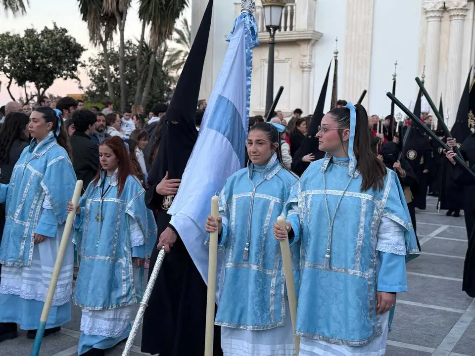 Procesi&oacute;n del Cristo de la Vera Cruz y Nuestra Se&ntilde;ora del Desamparo en la Semana Santa 2026 (31)