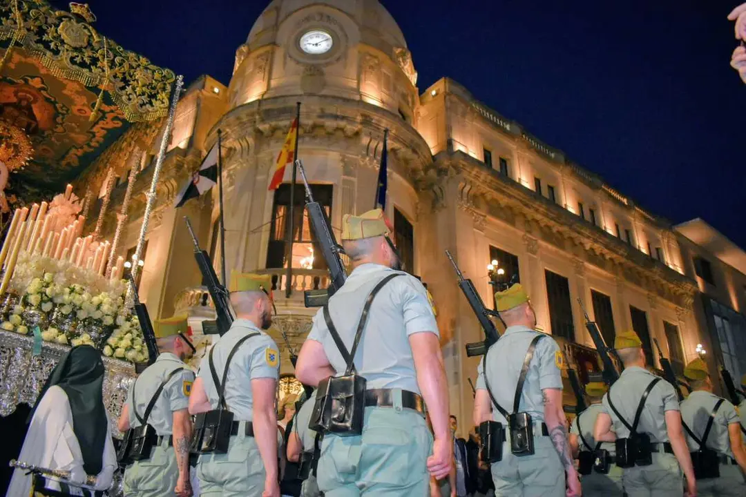 La Legi&oacute;n acompa&ntilde;a el Encuentro entre Nuestro Padre Jes&uacute;s Nazareno y la Sacrat&iacute;sima Virgen de la Esperanza en la Semana Santa 2026 (76)