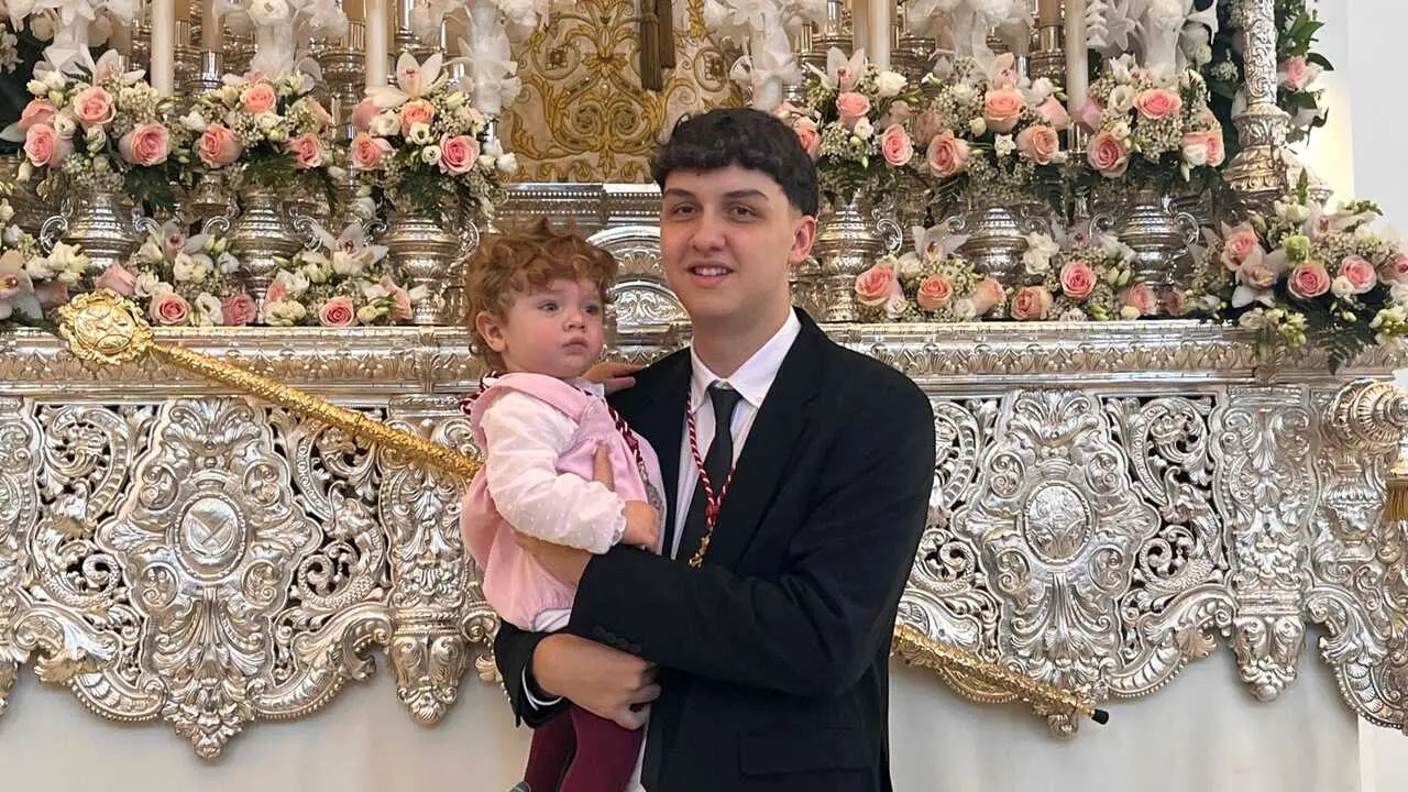 El 'Encuentro Chico' entre el Cristo de la Encrucijada y Mar&iacute;a Sant&iacute;sima de las L&aacute;grimas en la Semana Santa 2026  (10)