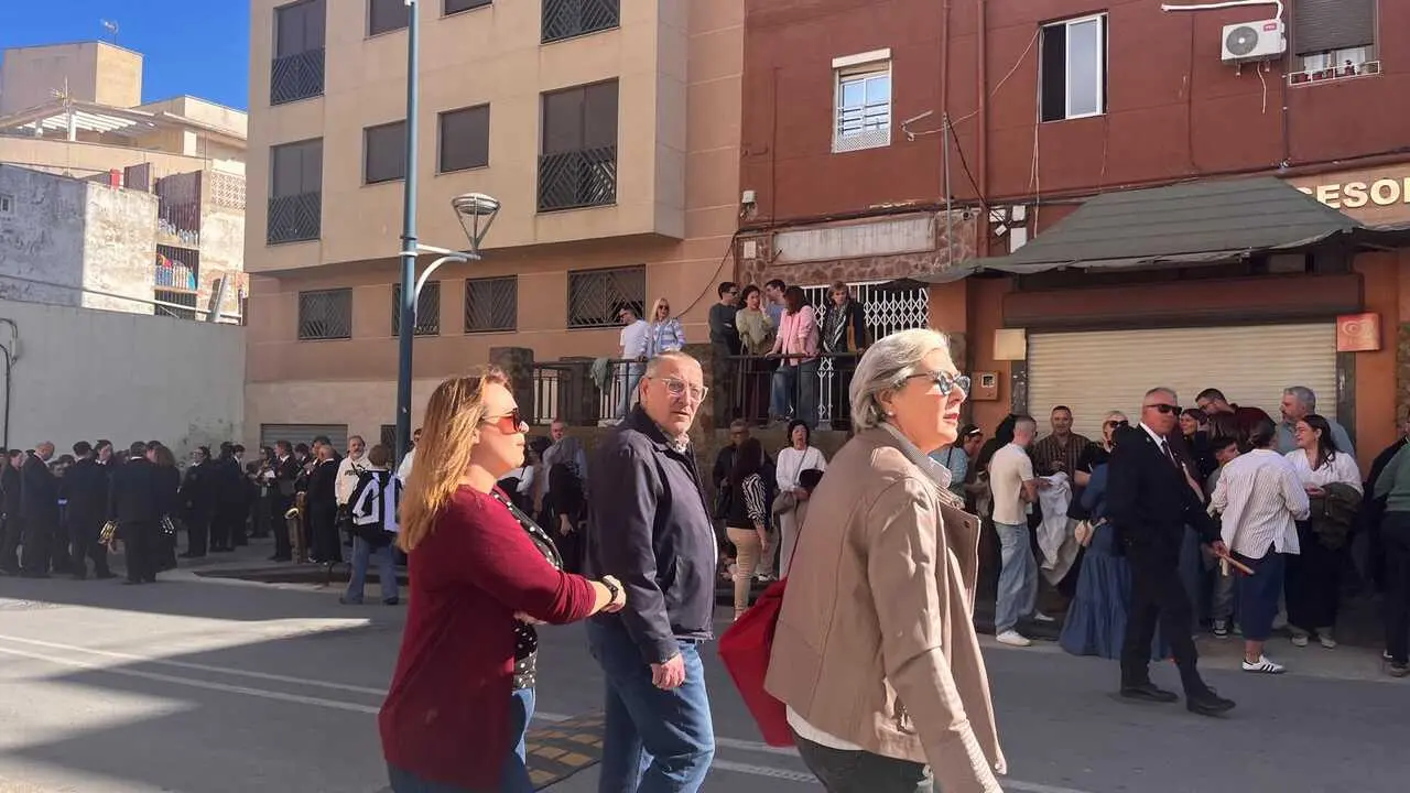 El 'Encuentro Chico' entre el Cristo de la Encrucijada y Mar&iacute;a Sant&iacute;sima de las L&aacute;grimas en la Semana Santa 2026  (20)