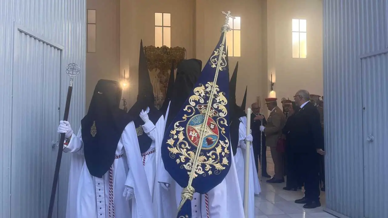 El 'Encuentro Chico' entre el Cristo de la Encrucijada y Mar&iacute;a Sant&iacute;sima de las L&aacute;grimas en la Semana Santa 2026  (25)