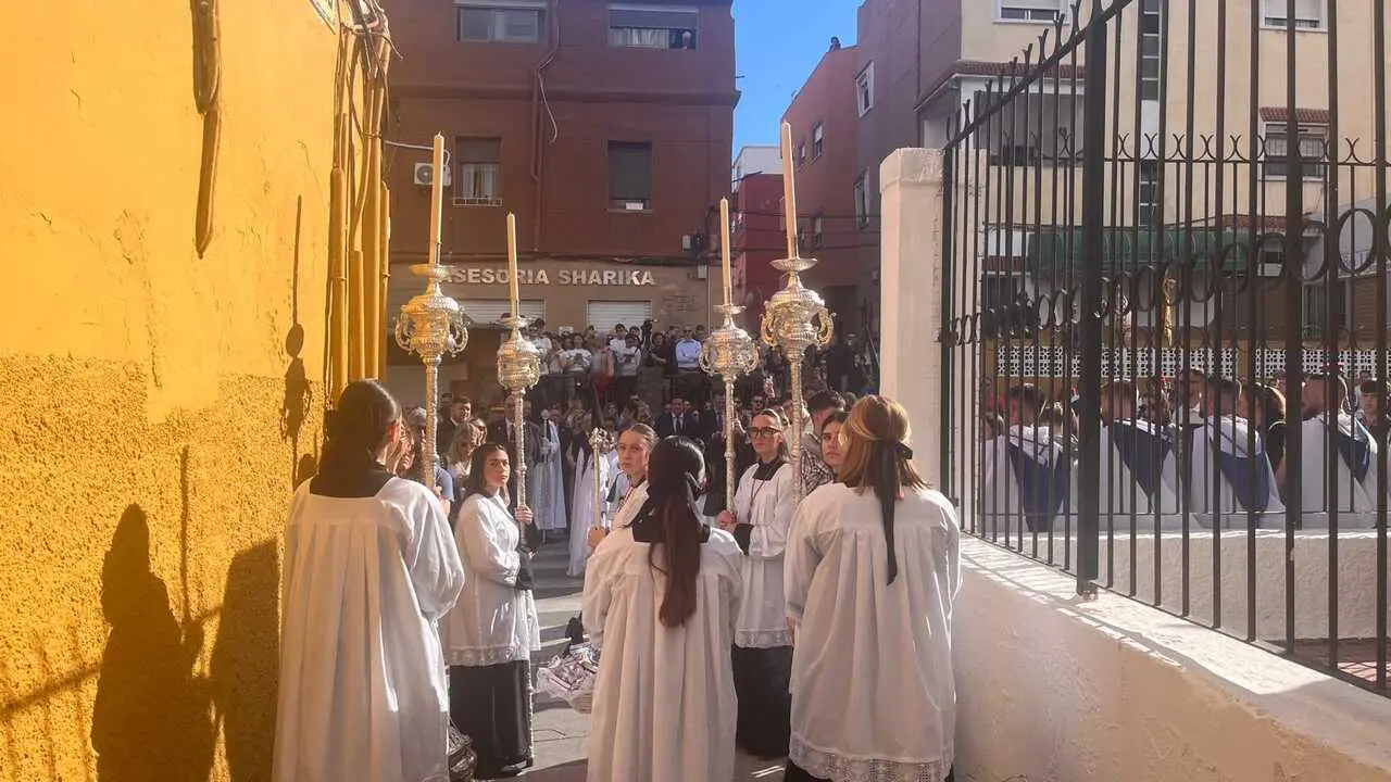 El 'Encuentro Chico' entre el Cristo de la Encrucijada y Mar&iacute;a Sant&iacute;sima de las L&aacute;grimas en la Semana Santa 2026  (30)