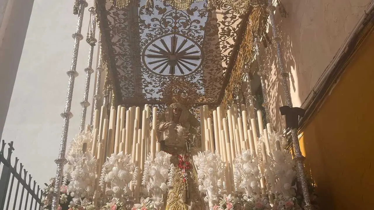 El 'Encuentro Chico' entre el Cristo de la Encrucijada y Mar&iacute;a Sant&iacute;sima de las L&aacute;grimas en la Semana Santa 2026  (35)