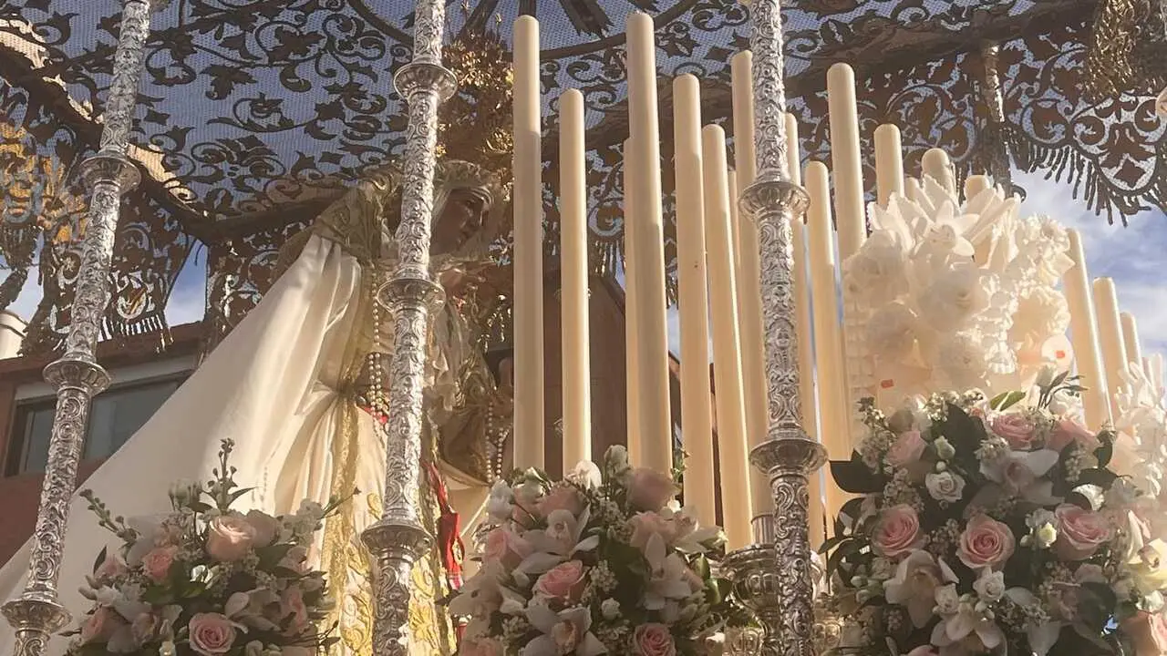 El 'Encuentro Chico' entre el Cristo de la Encrucijada y Mar&iacute;a Sant&iacute;sima de las L&aacute;grimas en la Semana Santa 2026  (37)
