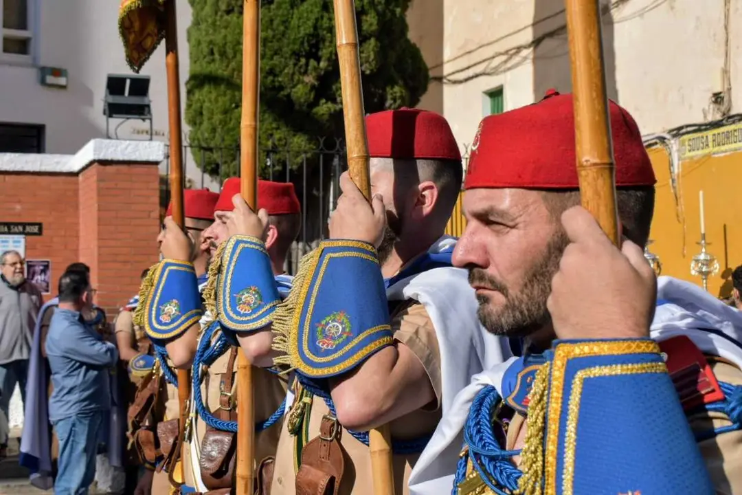 El 'Encuentro Chico' entre el Cristo de la Encrucijada y Mar&iacute;a Sant&iacute;sima de las L&aacute;grimas en la Semana Santa 2026  (38)